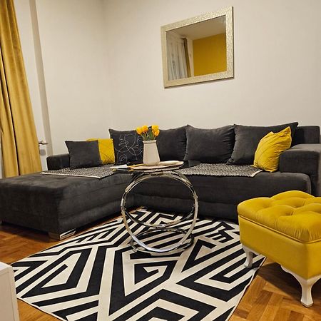 Apartman Sunflower Sremska Mitrovica Exterior photo