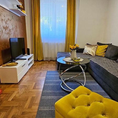 Apartman Sunflower Sremska Mitrovica Exterior photo