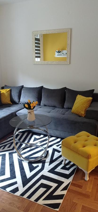 Apartman Sunflower Sremska Mitrovica Exterior photo