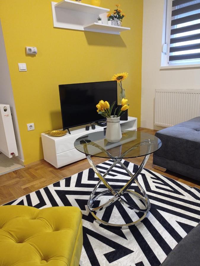 Apartman Sunflower Sremska Mitrovica Exterior photo