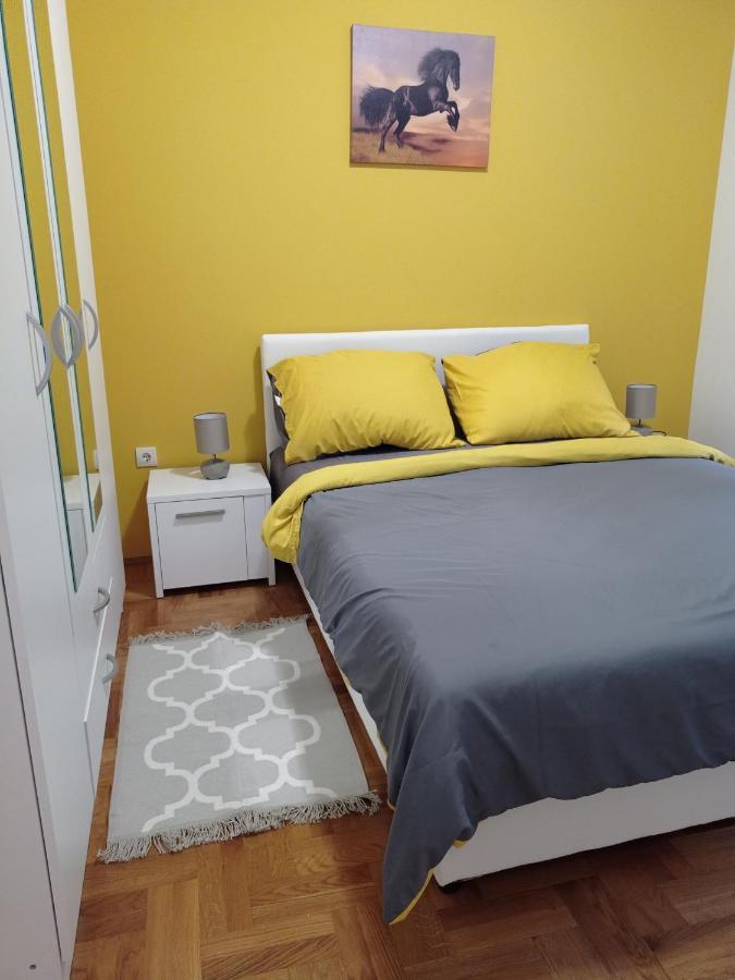 Apartman Sunflower Sremska Mitrovica Exterior photo
