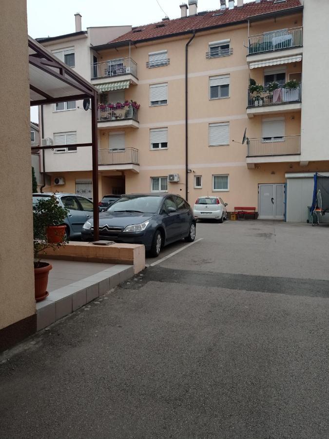 Apartman Sunflower Sremska Mitrovica Exterior photo