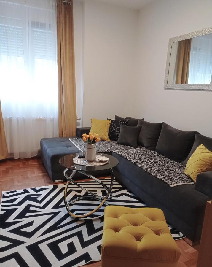 Apartman Sunflower Sremska Mitrovica Exterior photo