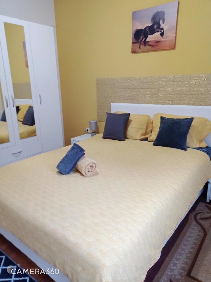 Apartman Sunflower Sremska Mitrovica Exterior photo